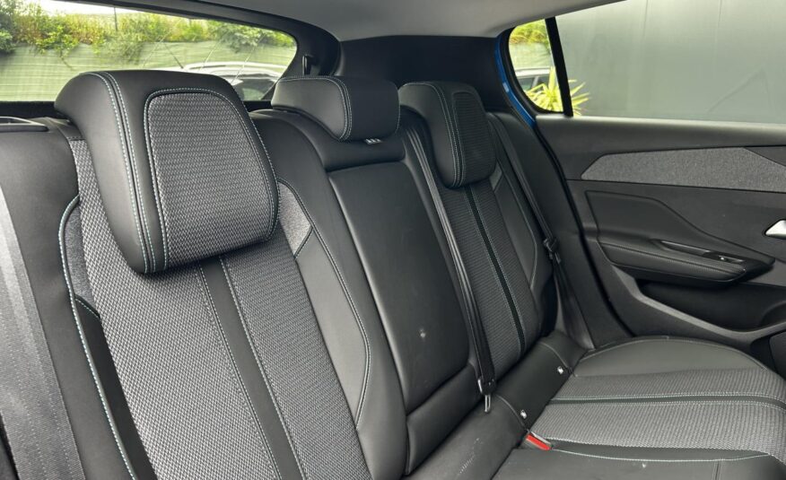 PEUGEOT 308 1.5 BlueHDi 130 EAT8 Allure Pack