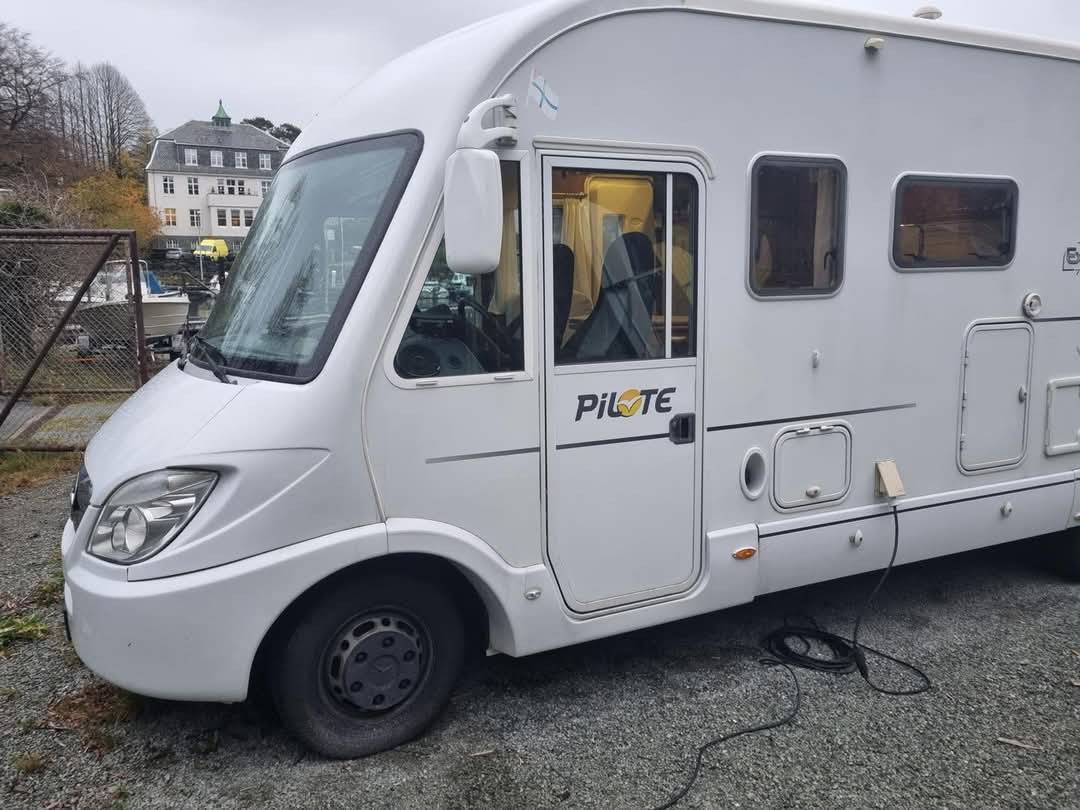 CAMPING CAR MERCEDES 3 L V6 194CV PILOTE EXPLOREUR 733 FG